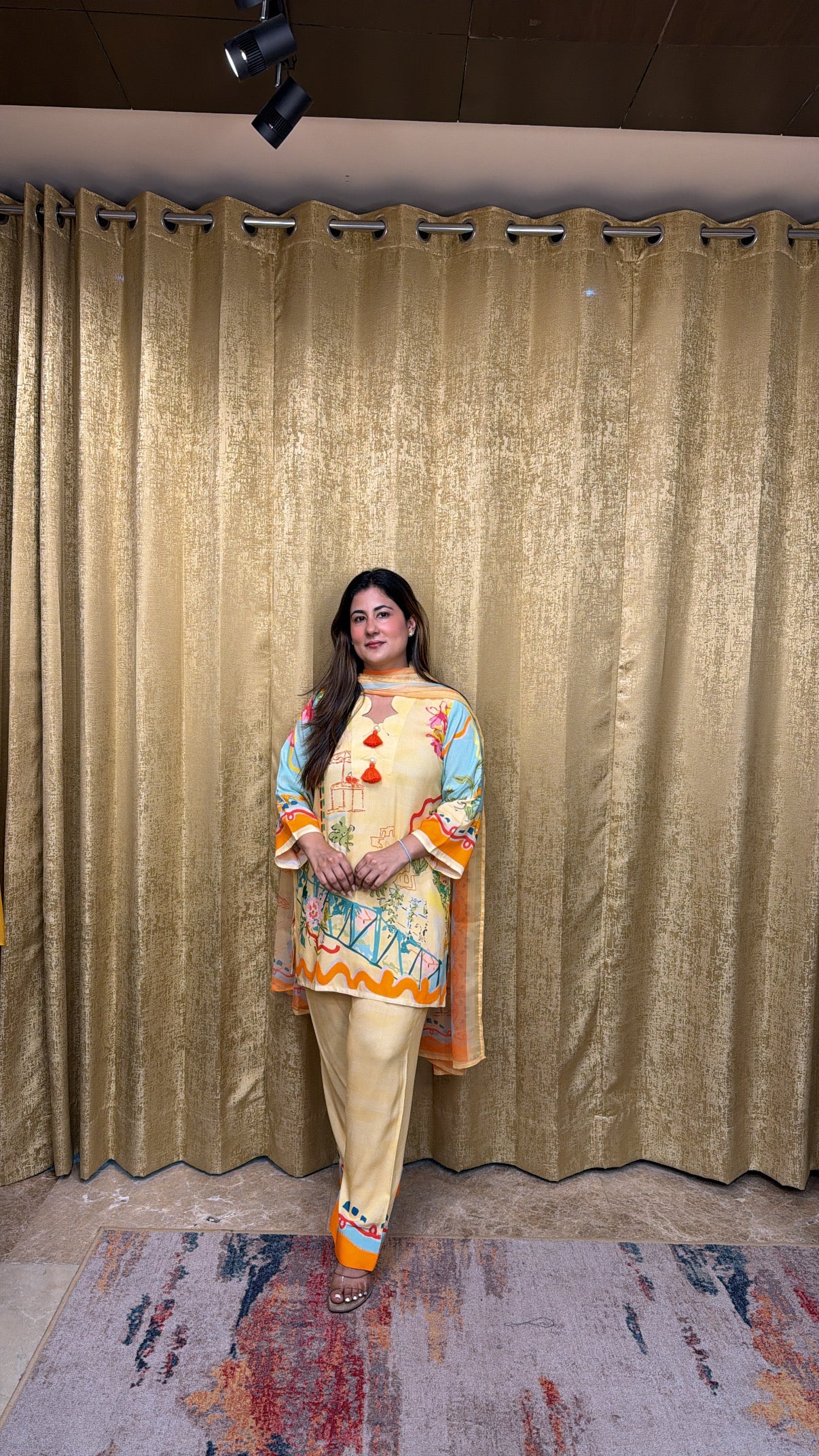 Vivid hues farshi